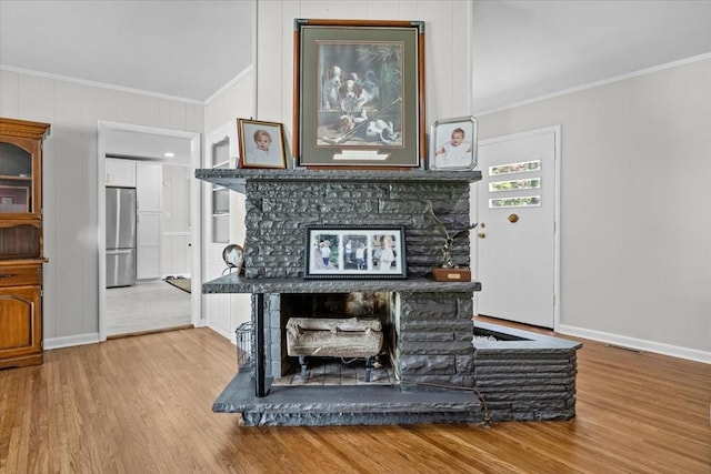 215 Sunset Dr, New Johnsonville, TN 37134 - living room featuring ornamental molding and wood finished floors