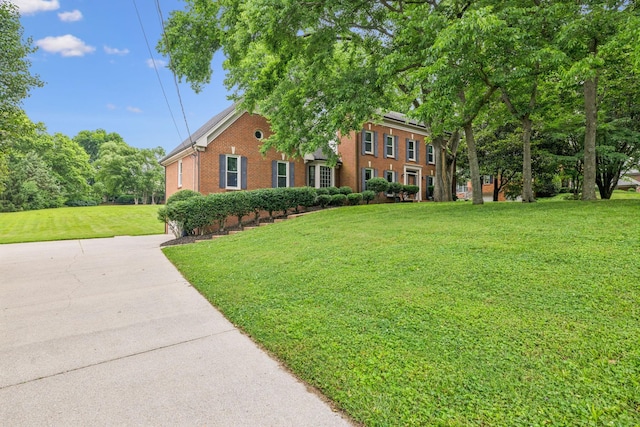 9214 Hunterboro Dr, Brentwood, TN 37027 - view of front of home with brick siding and a front yard