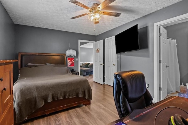 7173 New Hope Rd, Fairview, TN 37062 - bedroom featuring wood finished floors, a textured ceiling, a ceiling fan, and an office area