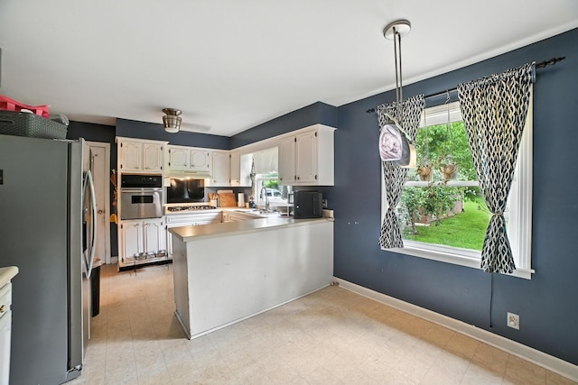 5125 Seward Rd, Brentwood, TN 37027 - kitchen with stainless steel appliances, plenty of natural light, a peninsula, and light countertops