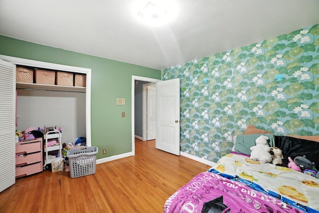 5125 Seward Rd, Brentwood, TN 37027 - bedroom with wallpapered walls, wood finished floors, and a closet