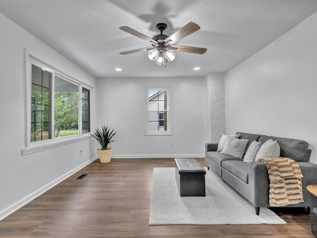 242 Long St E, Mc Ewen, TN 37101 - photo 3