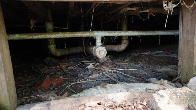 606 E Church St, Kenton, TN 38233 - inside crawl space