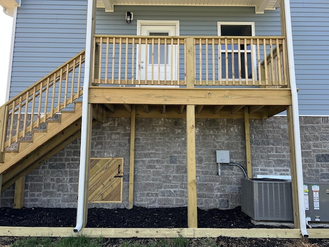 5291 Galen Rd, Lafayette, TN 37083 - property entrance featuring a balcony