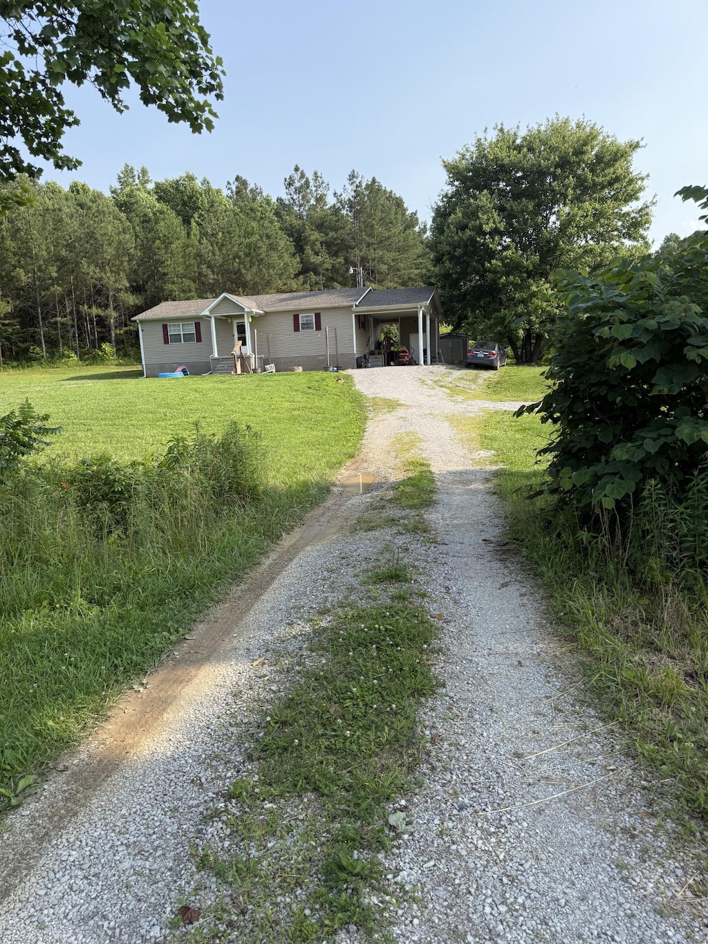 3640 Woodburn Hay Rd, Hopkinsville, KY 42240 - view of front of house with driveway and a front lawn