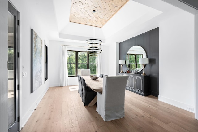 1526 Lipscomb Dr, Brentwood, TN 37027 - dining room with a raised ceiling, a chandelier, and light wood finished floors