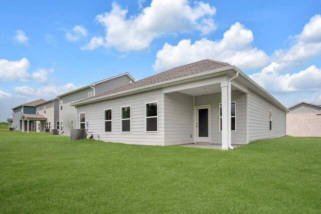 217 Summerlin Dr, Gallatin, TN 37066 - rear view of property with a lawn