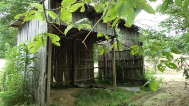 105 Log Home Ln, Moss, TN 38575 - view of outbuilding