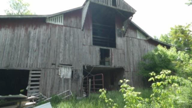 105 Log Home Ln, Moss, TN 38575 - view of barn