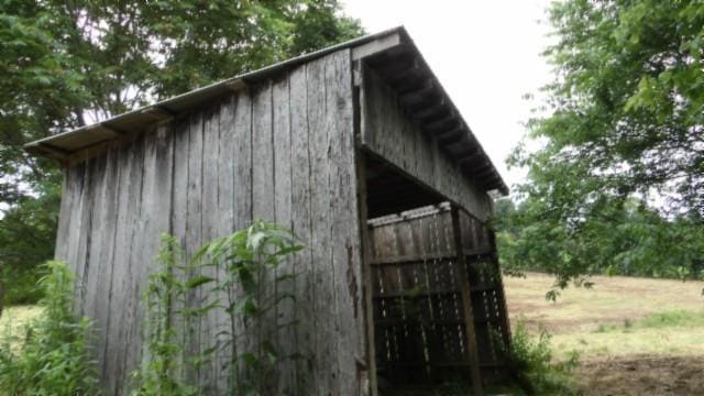 105 Log Home Ln, Moss, TN 38575 - view of barn