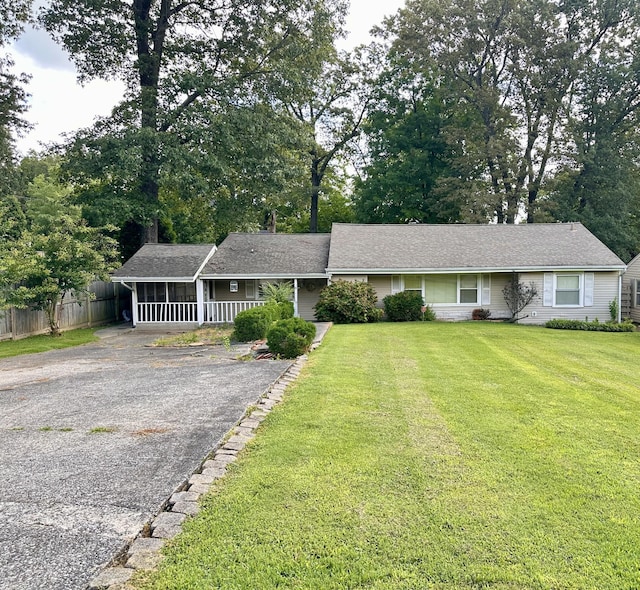 234 Ridgewood Ave, Paducah, KY 42001 - ranch-style house featuring asphalt driveway and a chimney