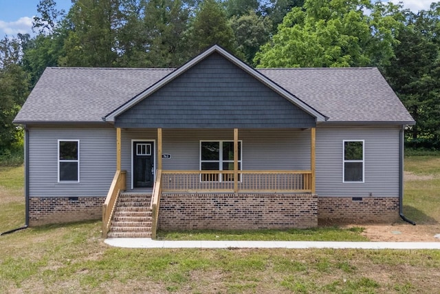 763 Potter Rd, Dickson, TN 37055 - bungalow-style home featuring covered porch, crawl space, a shingled roof, and a front yard