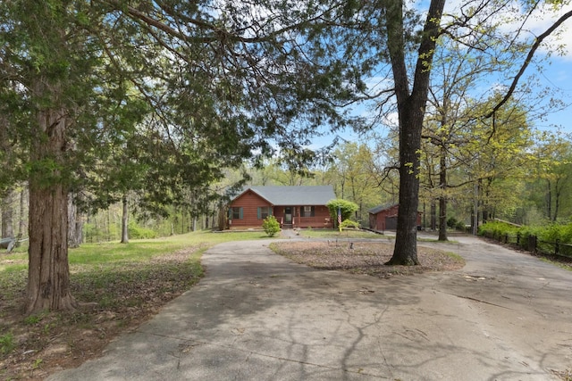 183 Jerry Smith Rd, Indian Mound, TN 37079 - view of front facade featuring driveway and a front yard