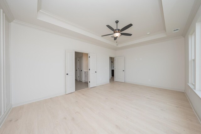 5416 Bridgemore Blvd, Murfreesboro, TN 37129 - unfurnished room featuring a tray ceiling, ornamental molding, light wood-style floors, and ceiling fan