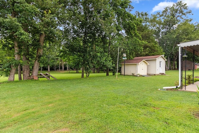 718 Midway St, Lewisburg, TN 37091 - view of grassy yard with a storage shed and view of wooded area