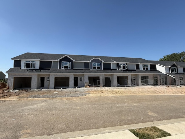 202 W Fallow Ct, Clarksville, TN 37040 - view of property featuring a garage