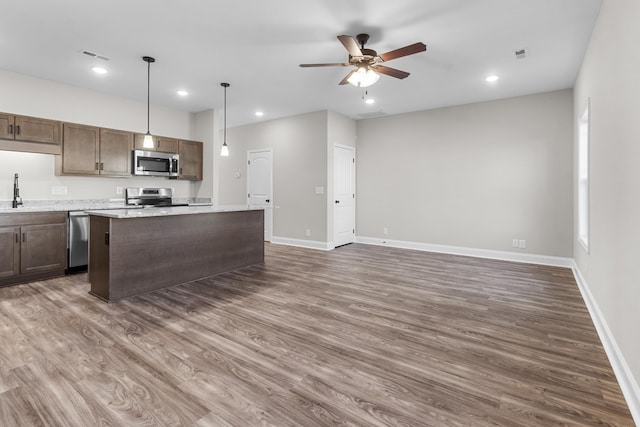 202 W Fallow Ct, Clarksville, TN 37040 - kitchen with appliances with stainless steel finishes, ceiling fan, dark wood-style flooring, and recessed lighting