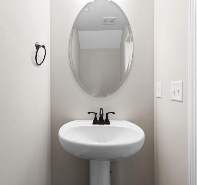208 W Fallow Ct, Clarksville, TN 37040 - bathroom with a sink
