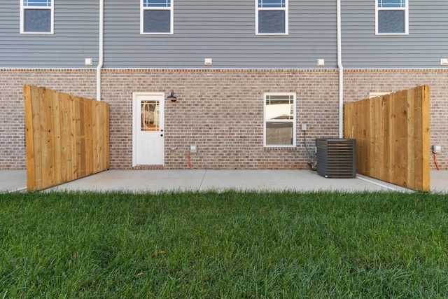 208 W Fallow Ct, Clarksville, TN 37040 - rear view of property featuring brick siding