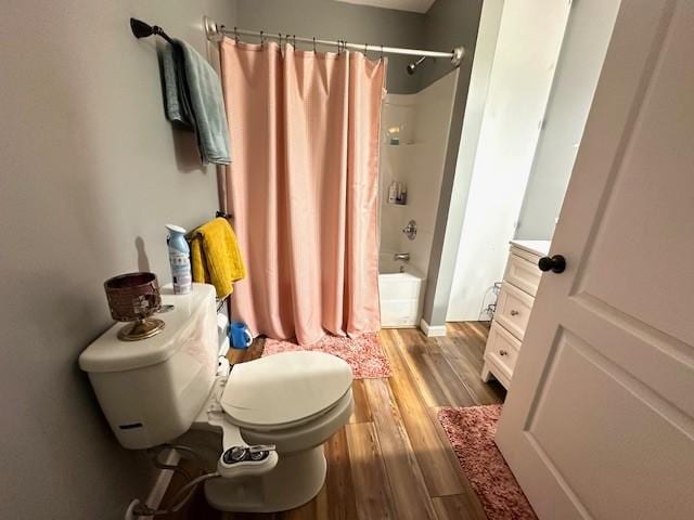 2082 Airport Ridge Rd, Linden, TN 37096 - full bath featuring shower / tub combo and wood finished floors