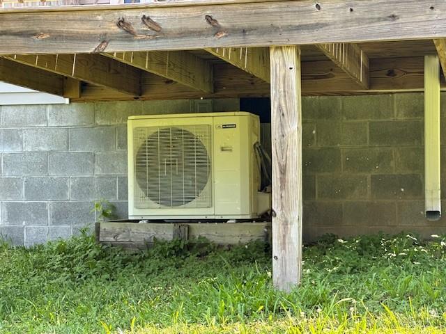 2082 Airport Ridge Rd, Linden, TN 37096 - detailed view of concrete block siding