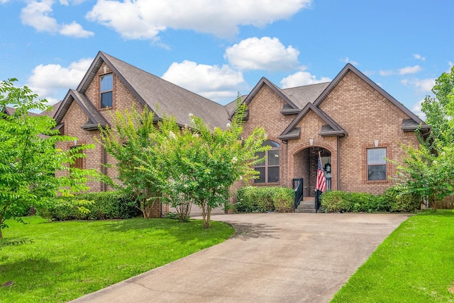 1398 Raven Rd, Clarksville, TN 37042 - view of front of home featuring brick siding, driveway, and a front yard