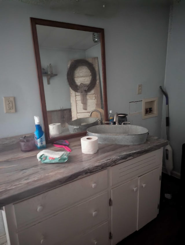 304 Fox Hollow Rd, Goodspring, TN 38460 - bathroom featuring vanity