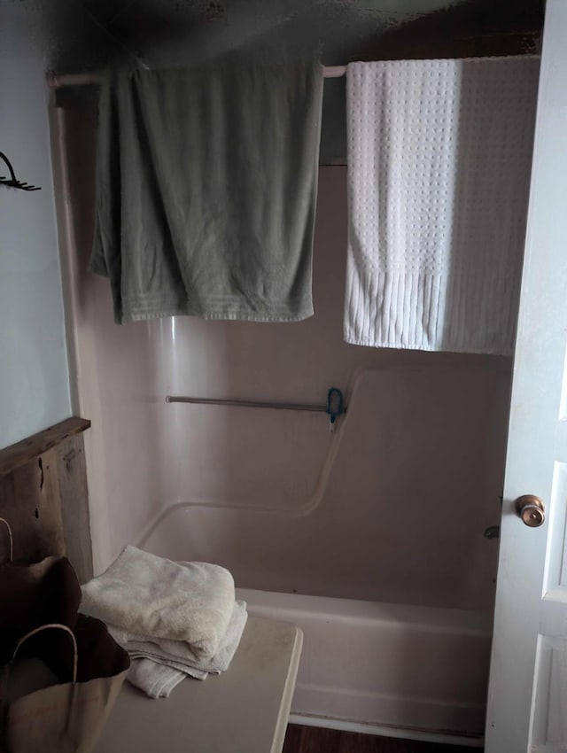 304 Fox Hollow Rd, Goodspring, TN 38460 - bathroom featuring a bath