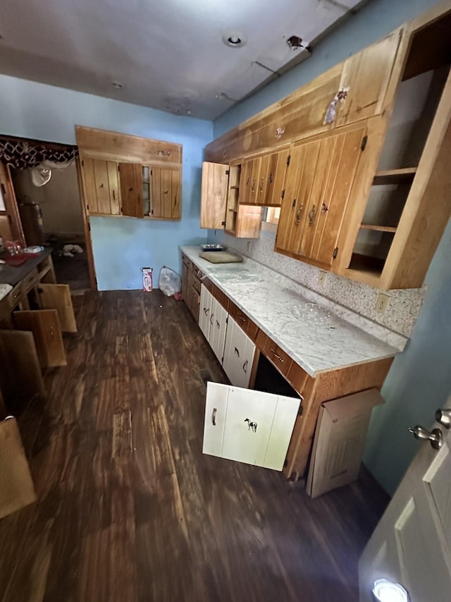 112 W Hackberry St, Centerville, TN 37033 - kitchen with dark wood finished floors and light countertops