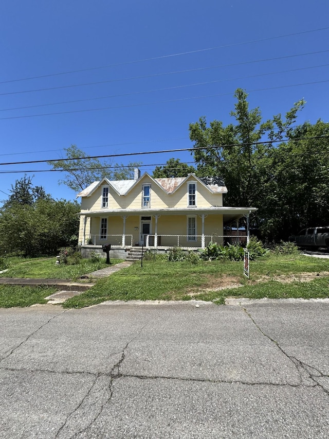 112 W Hackberry St, Centerville, TN 37033 - country-style home featuring a porch
