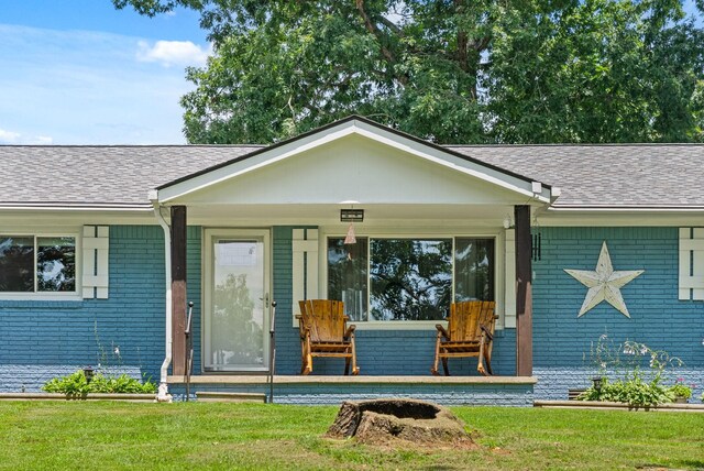 779 Dogwood Dr, Erin, TN 37061 - view of front of property featuring a porch, brick siding, a front yard, and roof with shingles
