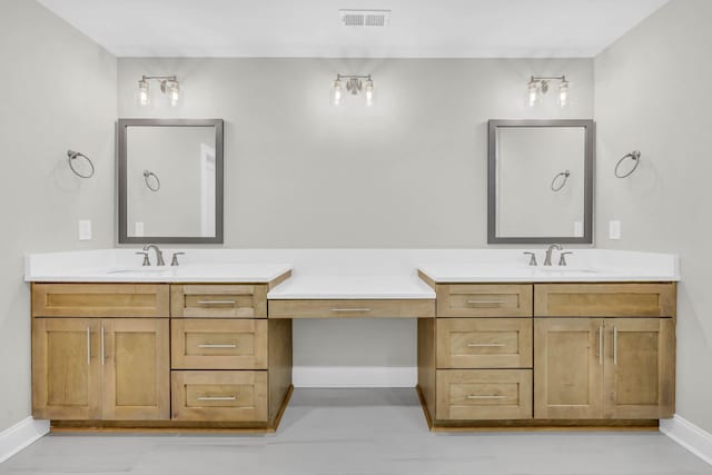 582 Pongracz Way, Clarksville, TN 37042 - full bath with vanity and baseboards