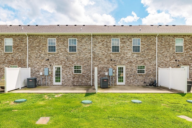 2071 Downstream Dr, Ashland City, TN 37015 - rear view of property featuring a patio