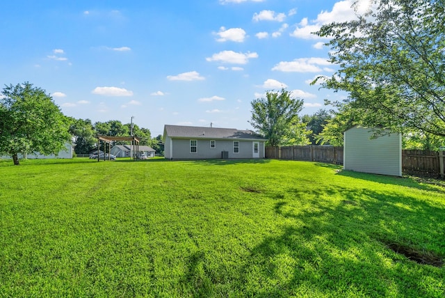 1066 Shadow Ridge Ave, Oak Grove, KY 42262 - fenced backyard with a shed