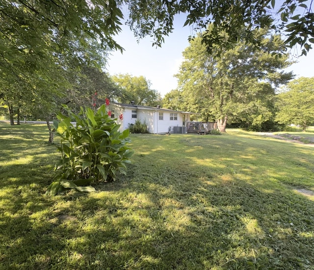 11 Beasley Bend Rd, Riddleton, TN 37151 - view of grassy yard with a wooden deck
