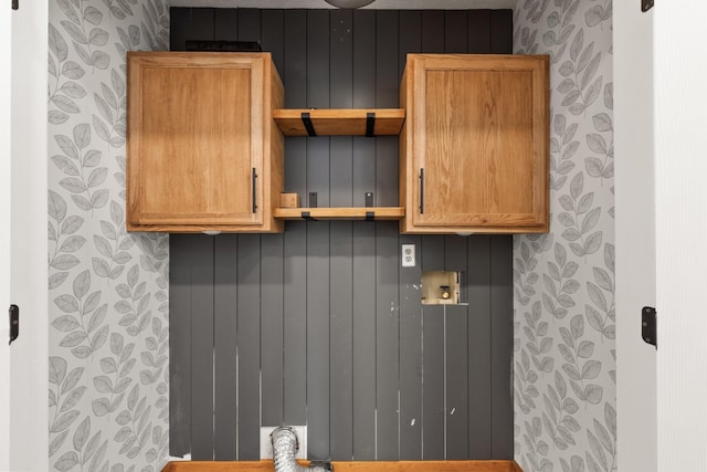 8205 Brownstone Ext, Cross Plains, TN 37049 - laundry area featuring wallpapered walls and washer hookup