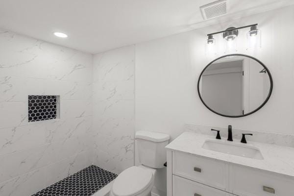 3211 Mayer Ln, Nashville, TN 37218 - bathroom with vanity, a tile shower, and recessed lighting