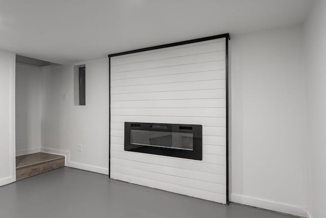 3211 Mayer Ln, Nashville, TN 37218 - detailed view of concrete flooring and a fireplace