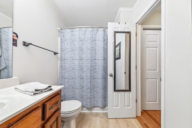 216 Desperado Ave, Pulaski, TN 38478 - full bathroom featuring wood finished floors, ornamental molding, vanity, and a shower with curtain