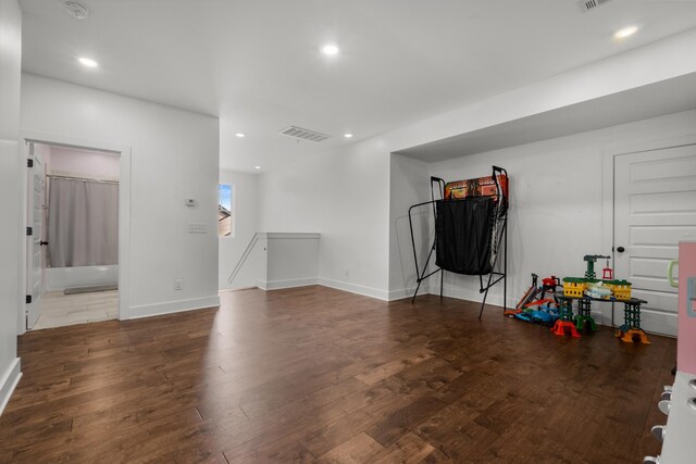 5726 Bridgemore Blvd, Murfreesboro, TN 37129 - unfurnished living room with wood finished floors and recessed lighting