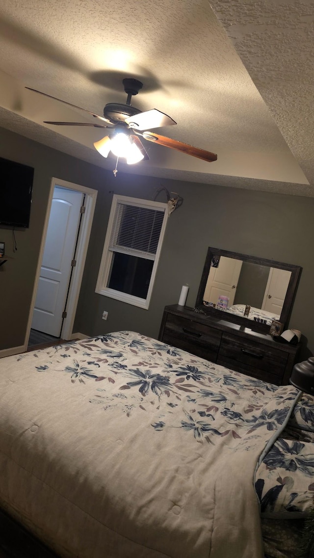 145 Michelle Ln, Winchester, TN 37398 - bedroom featuring a textured ceiling and a ceiling fan