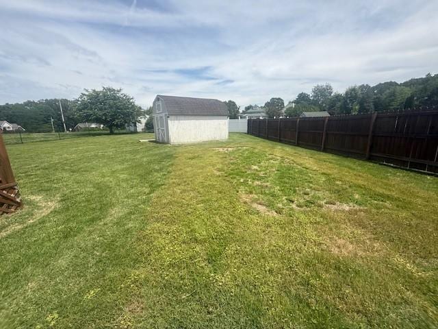2750 Shepherds Ct, Woodlawn, TN 37191 - view of yard featuring a shed