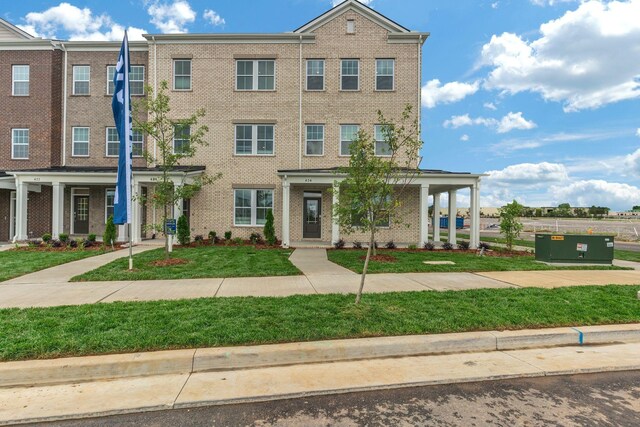 510 Hinton St, Lebanon, TN 37090 - townhome / multi-family property featuring brick siding and a front yard