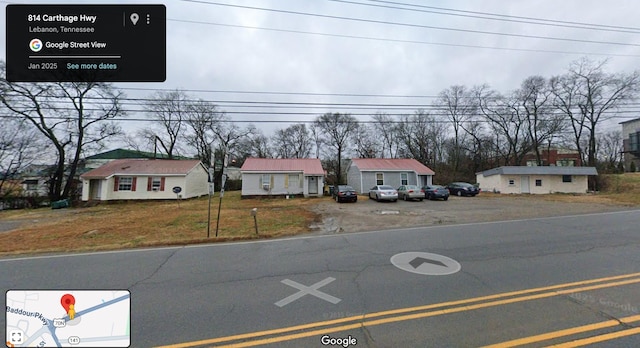 809 Carthage Hwy, Lebanon, TN 37087 - view of front facade featuring uncovered parking and a residential view