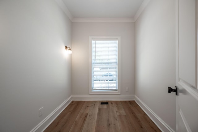 1015 Amelia Ct, Chattanooga, TN 37412 - spare room featuring wood finished floors and crown molding