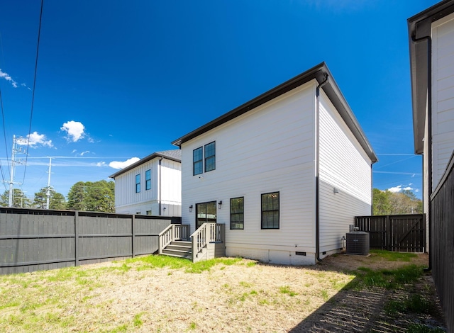 1015 Amelia Ct, Chattanooga, TN 37412 - rear view of house with a fenced backyard and crawl space