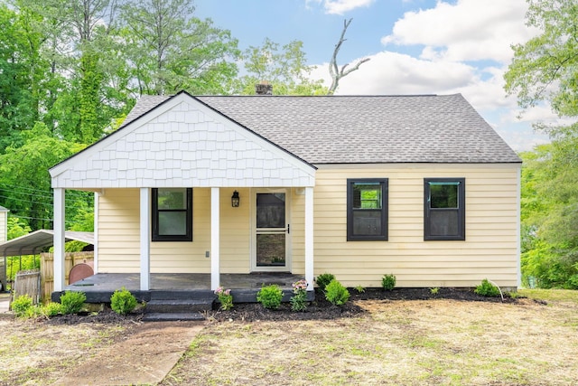 35 Agnes Ave, Chattanooga, TN 37406 - bungalow-style home with a porch and a shingled roof
