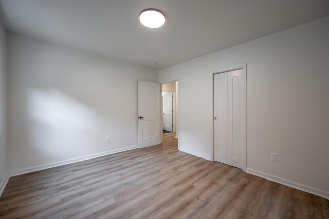 35 Agnes Ave, Chattanooga, TN 37406 - unfurnished bedroom featuring wood finished floors and a closet