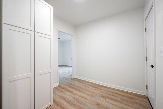 35 Agnes Ave, Chattanooga, TN 37406 - corridor featuring light wood-style flooring and baseboards