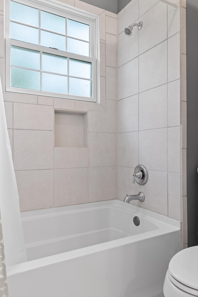 715 Forest Ave, Chattanooga, TN 37405 - full bath with shower / tub combo with curtain and plenty of natural light